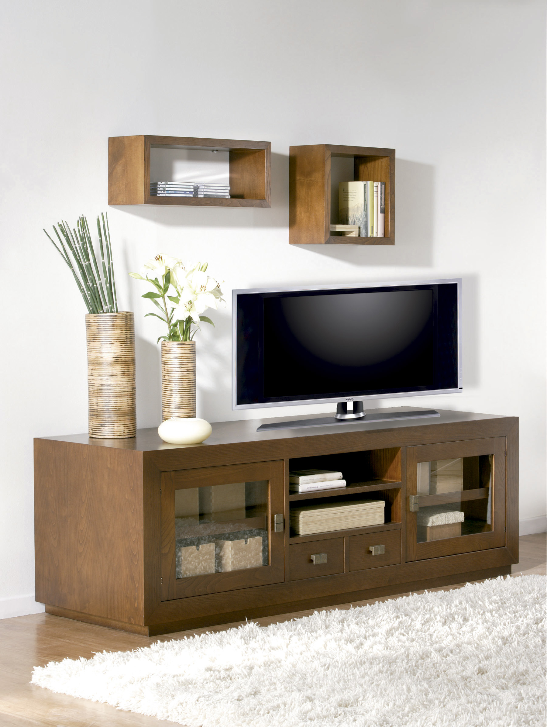 Mueble de televisión recto pero clásico -Palisandro Interiorismo