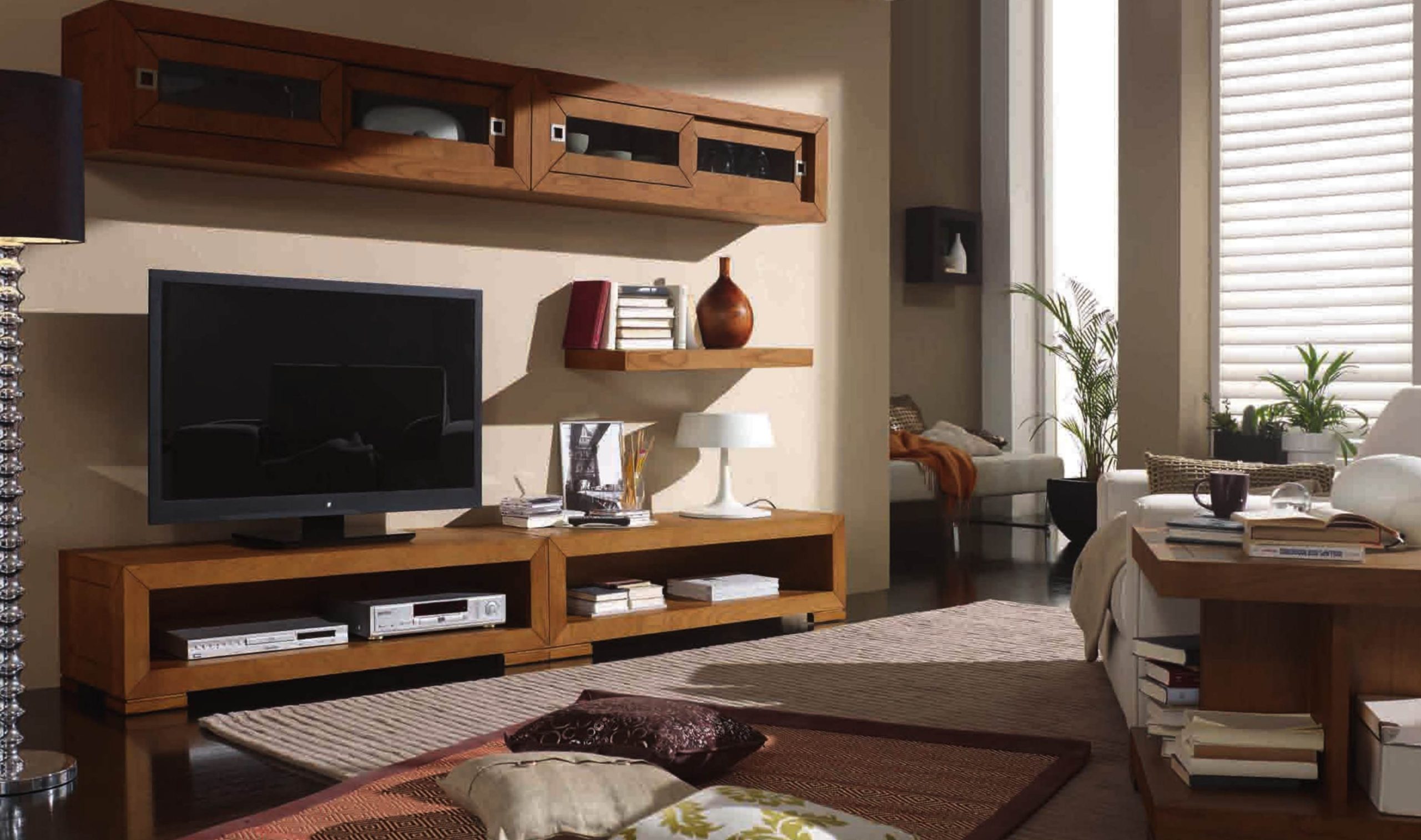 Mueble TV con panel de madera oscuro